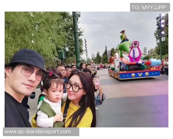 女友社媒分享与内维斯迪士尼乐园甜蜜游玩瞬间引发热议