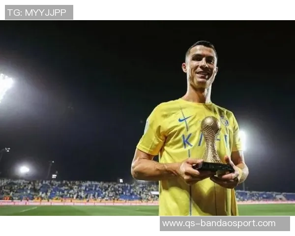 C罗梅开二度助力球队获胜并荣获上轮沙特联最佳进球奖杯