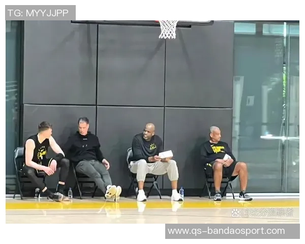 湖人快船球迷现场互动引发热议比卢普斯与FBI成焦点话题 湖人快船球迷现场互动引发热议比卢普斯与FBI成焦点话题