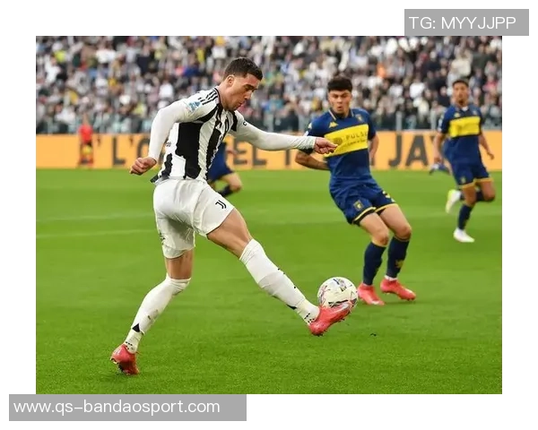 尤文图斯和多特蒙德关注拜仁18岁边锋利奇纳合同明夏到期情况 尤文图斯和多特蒙德关注拜仁18岁边锋利奇纳合同明夏到期情况