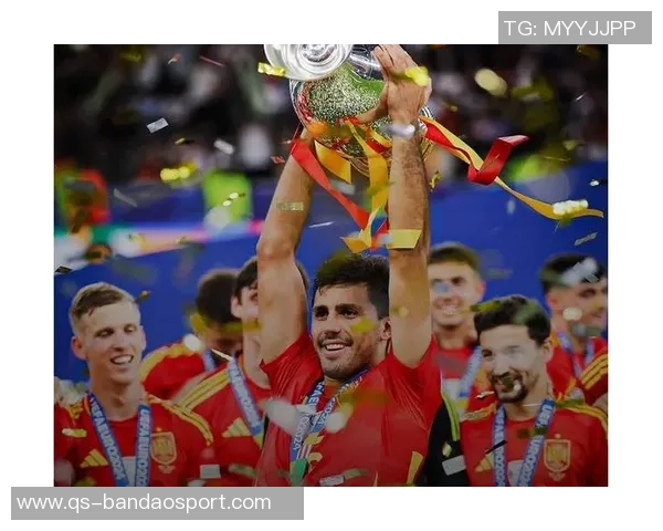 比利亚雷亚尔将在欧冠赛前隆重颁发金质奖章给罗德里 比利亚雷亚尔将在欧冠赛前隆重颁发金质奖章给罗德里